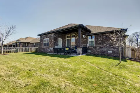 Exterior - 921 E Thorndale Dr, Nixa, MO 65714 photo 9 of 11