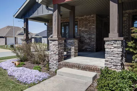 Exterior - 921 E Thorndale Dr, Nixa, MO 65714 photo 4 of 11