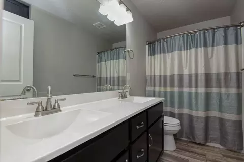 Bath - 921 E Thorndale Dr, Nixa, MO 65714 photo 3 of 3