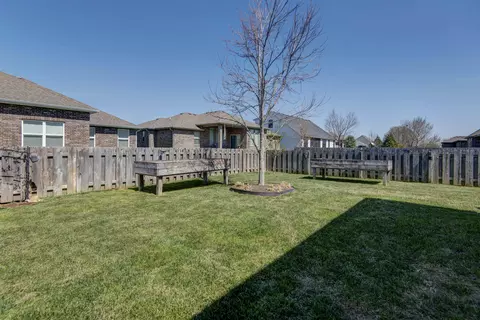 Exterior - 921 E Thorndale Dr, Nixa, MO 65714 photo 7 of 11