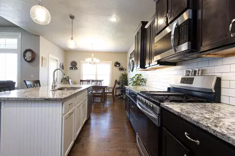 Kitchen - 921 E Thorndale Dr, Nixa, MO 65714 photo 4 of 8