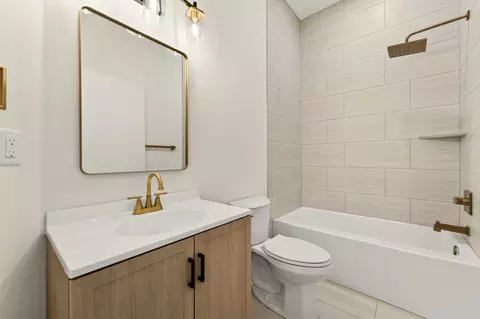 Bath - 1875 E Skyline Ave, Ozark, MO 65721 photo 4 of 7