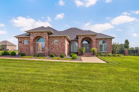 332 Sunset Dr, Saddlebrooke, MO 65630