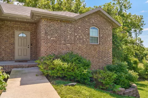 Exterior - 3031 N Albertha Ave, Springfield, MO 65803 photo 3 of 10