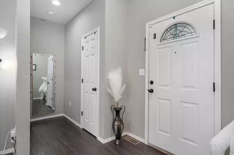 Entry Way - 3031 N Albertha Ave, Springfield, MO 65803 photo 1 of 2