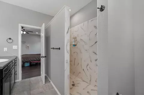 Bath - 3031 N Albertha Ave, Springfield, MO 65803 photo 3 of 5