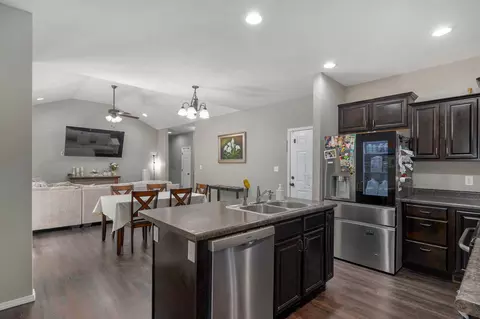 Kitchen - 3031 N Albertha Ave, Springfield, MO 65803 photo 3 of 4