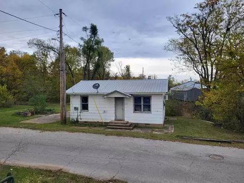 Exterior - 8885 Park St, Birch Tree, MO 65438 photo 5 of 14