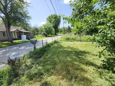 Exterior - 8885 Park St, Birch Tree, MO 65438 photo 10 of 14