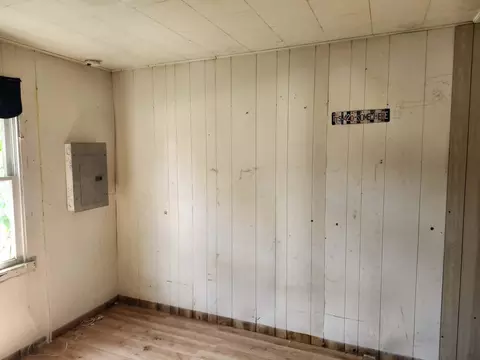 Bedroom - 8885 Park St, Birch Tree, MO 65438 photo 1 of 1