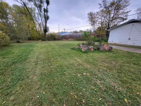 Exterior - 8885 Park St, Birch Tree, MO 65438 photo 1 of 14