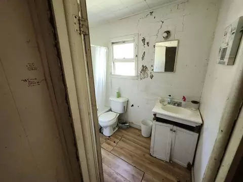 Bath - 8885 Park St, Birch Tree, MO 65438 photo 2 of 2