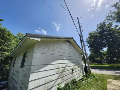 Exterior - 8885 Park St, Birch Tree, MO 65438 photo 7 of 14