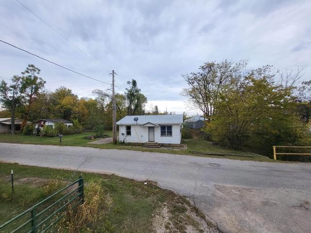8885 Park St, Birch Tree, MO 65438