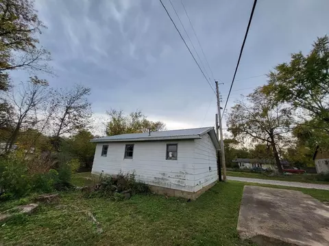 Exterior - 8885 Park St, Birch Tree, MO 65438 photo 3 of 14