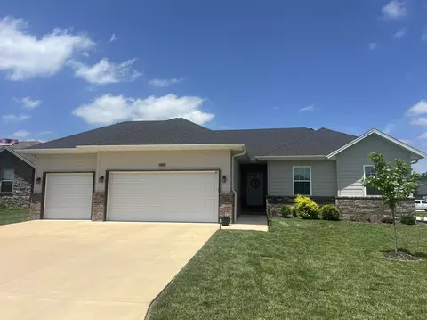 5543 W Mangrove St, Springfield, MO 65802