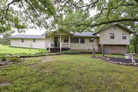 Exterior - 28704 Cromwell Rd, Shell Knob, MO 65747 photo 9 of 15