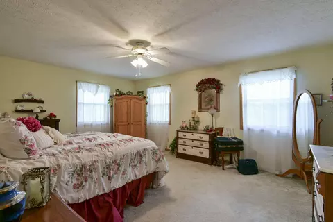 Bedroom - 28704 Cromwell Rd, Shell Knob, MO 65747 photo 1 of 6