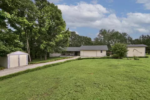 Exterior - 28704 Cromwell Rd, Shell Knob, MO 65747 photo 4 of 15