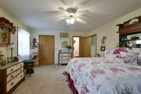 Bedroom - 28704 Cromwell Rd, Shell Knob, MO 65747 photo 2 of 6