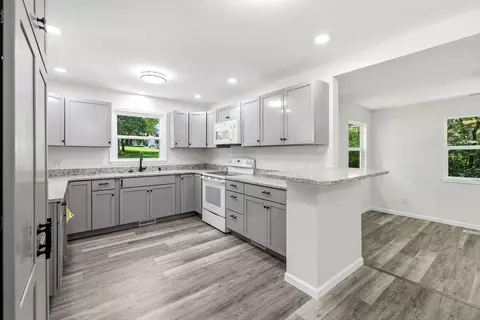Kitchen - 183 Allaman Dr, Forsyth, MO 65653 photo 1 of 5