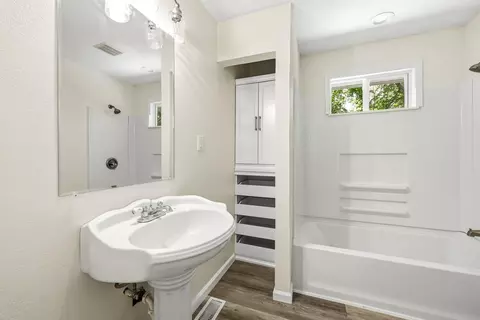 Bath - 183 Allaman Dr, Forsyth, MO 65653 photo 1 of 2