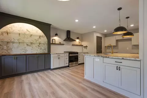 Kitchen - 2329 E Meadow Dr, Springfield, MO 65804 photo 6 of 11