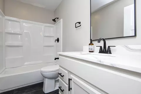 Bath - 2329 E Meadow Dr, Springfield, MO 65804 photo 2 of 2