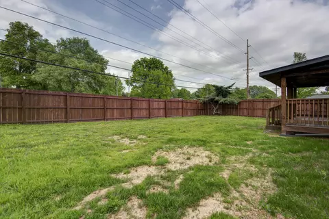 Exterior - 2329 E Meadow Dr, Springfield, MO 65804 photo 6 of 8