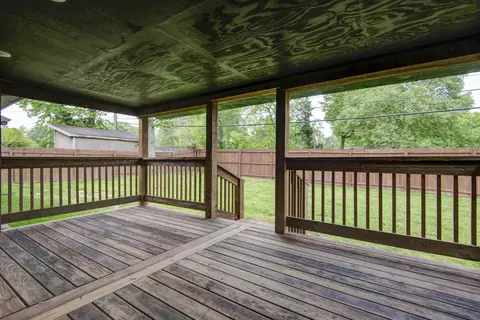 Exterior - 2329 E Meadow Dr, Springfield, MO 65804 photo 5 of 8