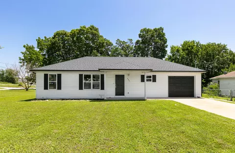 680 N Holt Ave, Bolivar, MO 65613