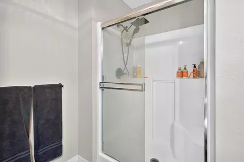 Bath - 1208 S Jaylin Ave, Springfield, MO 65802 photo 2 of 3