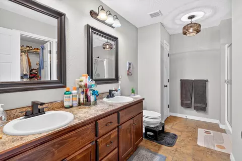 Bath - 1208 S Jaylin Ave, Springfield, MO 65802 photo 1 of 3