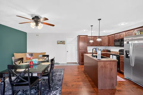 Dining - 1208 S Jaylin Ave, Springfield, MO 65802 photo 3 of 4