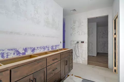 Bath - 1783 S Pinecone Path, Springfield, MO 65809 photo 1 of 1