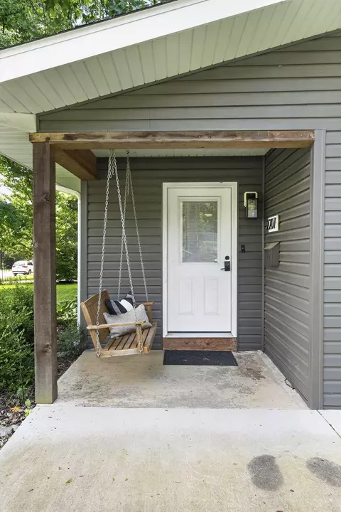 Exterior - 2207 S Florence Ave, Springfield, MO 65807 photo 6 of 9