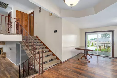 Entry Way - 721 E Westchester Ct, Springfield, MO 65810 photo 2 of 2