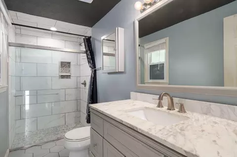 Bath - 721 E Westchester Ct, Springfield, MO 65810 photo 1 of 3