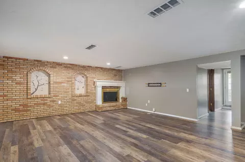 Living - 721 E Westchester Ct, Springfield, MO 65810 photo 3 of 4