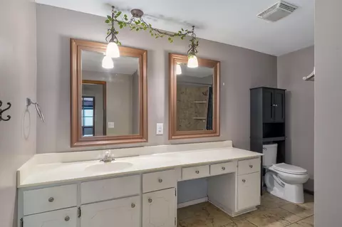 Bath - 721 E Westchester Ct, Springfield, MO 65810 photo 3 of 3