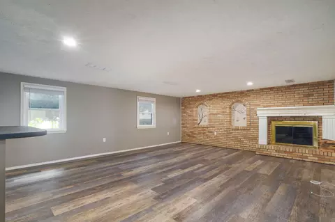 Living - 721 E Westchester Ct, Springfield, MO 65810 photo 2 of 4