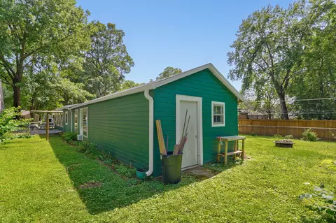 Exterior - 1225 E Stanford St, Springfield, MO 65804 photo 10 of 12