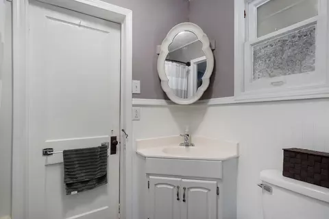 Bath - 1225 E Stanford St, Springfield, MO 65804 photo 1 of 1