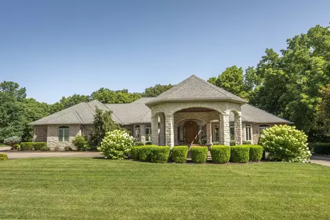 Exterior - 410 S Oaks Dr, Springfield, MO 65809 photo 3 of 25