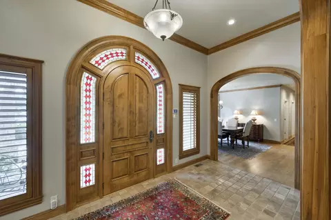 Entry Way - 410 S Oaks Dr, Springfield, MO 65809 photo 3 of 12