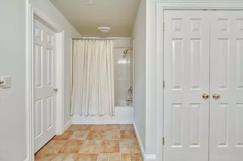 Entry Way - 410 S Oaks Dr, Springfield, MO 65809 photo 10 of 12