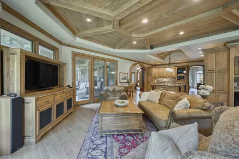 Living - 410 S Oaks Dr, Springfield, MO 65809 photo 10 of 15