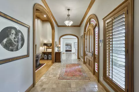 Entry Way - 410 S Oaks Dr, Springfield, MO 65809 photo 2 of 12