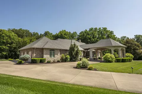 Exterior - 410 S Oaks Dr, Springfield, MO 65809 photo 8 of 25