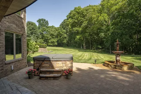 Exterior - 410 S Oaks Dr, Springfield, MO 65809 photo 15 of 25